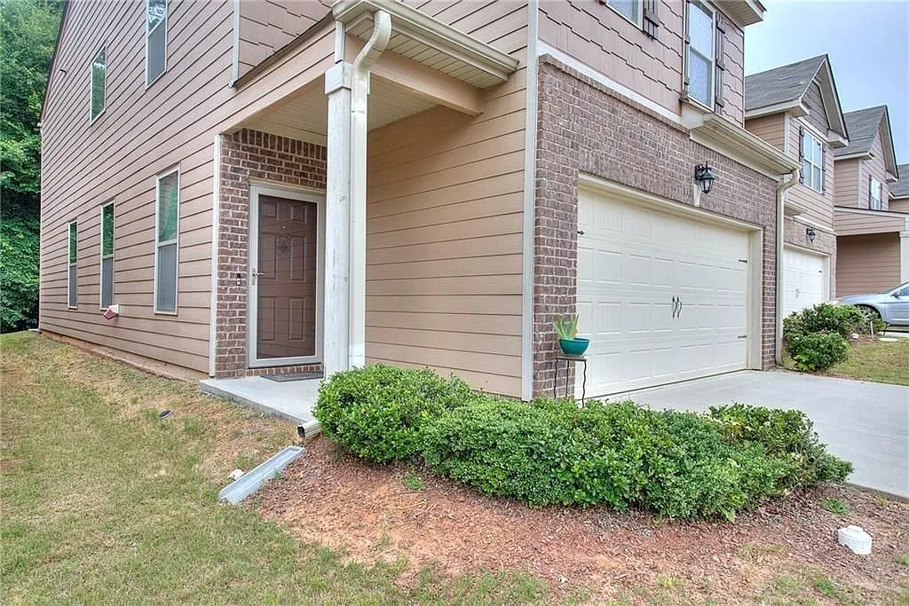 3 bed, 3.0 bath, 2000 sqft, $2,600 — Photo 3