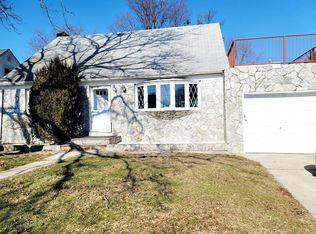 113 Old Farm Rd N, New Hyde Park, NY 11040