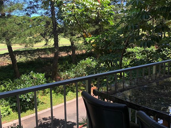Large lanai w view and fresh read winds
