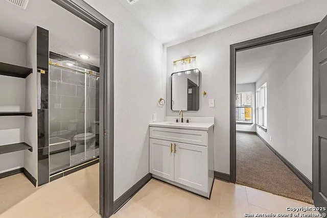 2643 W Gramercy Pl — Photo 7