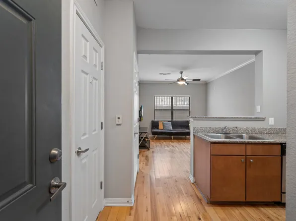2502 Leon St APT 207, Austin, TX 78705