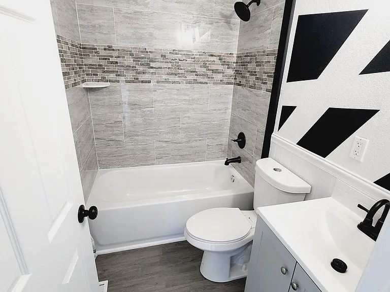 1420 W Lee St — Photo 12
