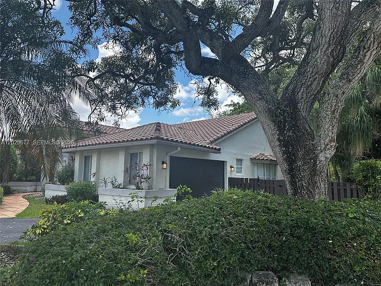 1200 NW 101st Ave — Photo 3