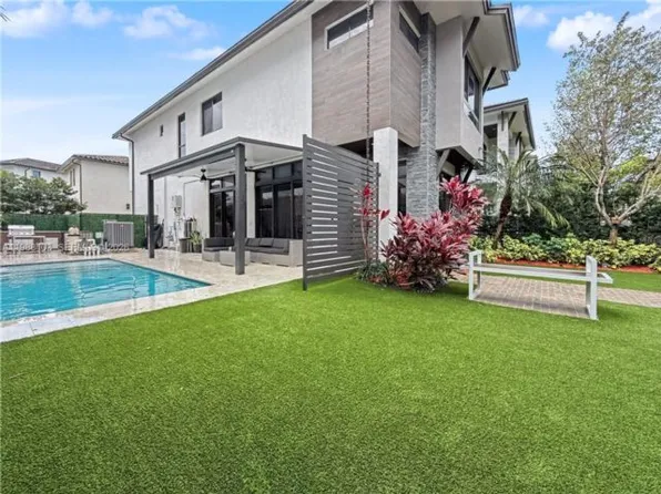 8222 NW 51st Ter, Doral, FL 33166