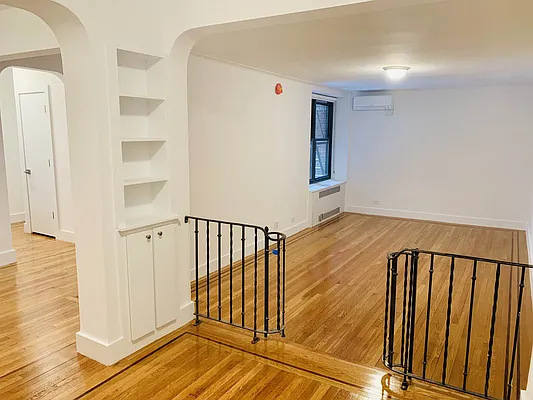 Rented by Compass | media 10
