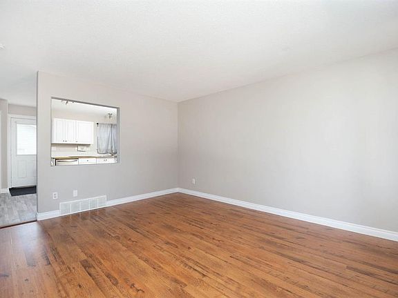 3rd image of 632 N Athabasca Ave