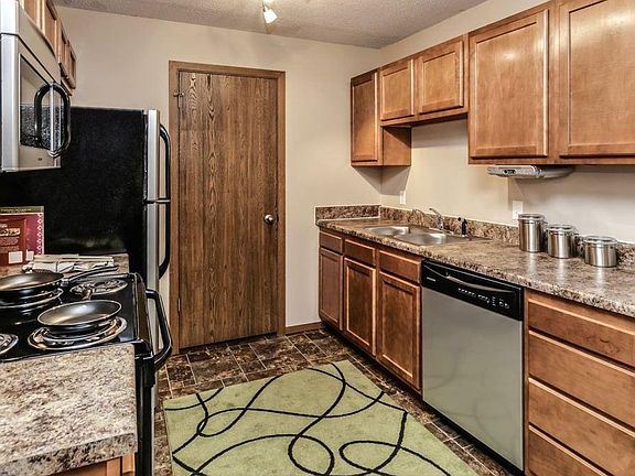 2nd image of 623 Fenwick Dr #36