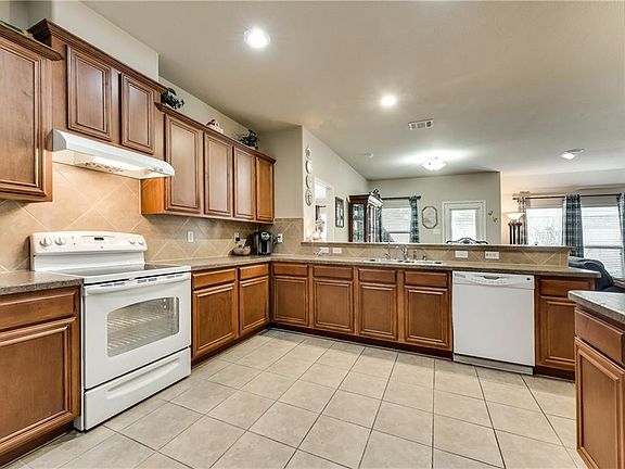 2nd image of 3003 Glenrose Dr