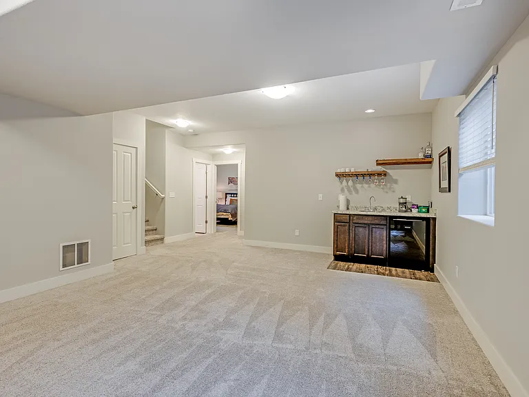 1516 Solitaire St — Photo 32