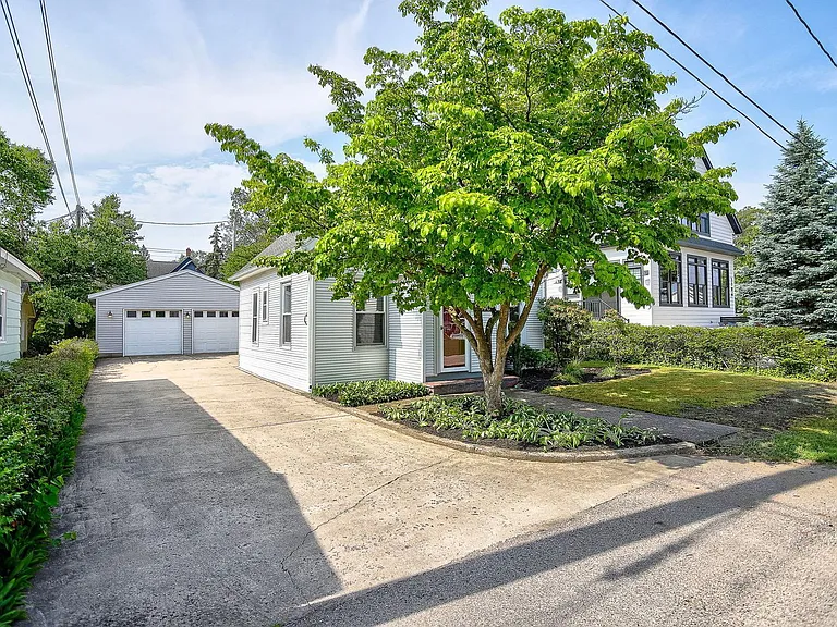 1190 Lakeview Dr — Photo 4
