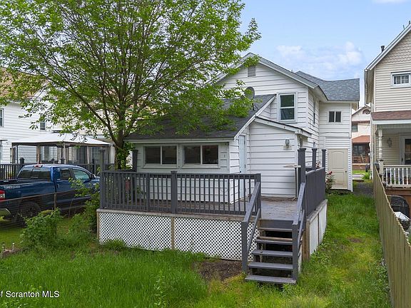 5th image of 121 Throop St