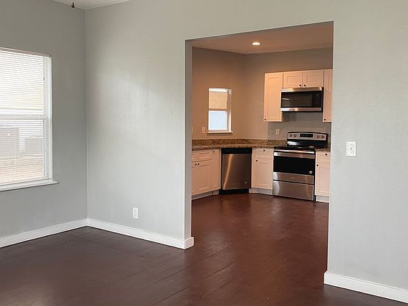 2nd image of 1035 W French Pl Unit 101