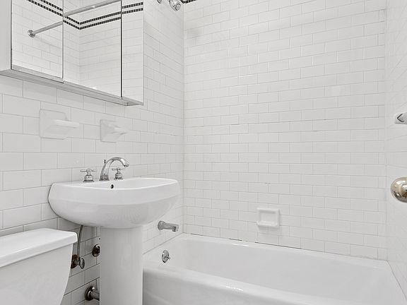 5th image of 124 E 27th St APT 4B