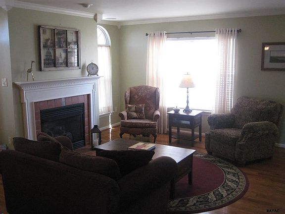 4th image of 16028 Sherwin Ct