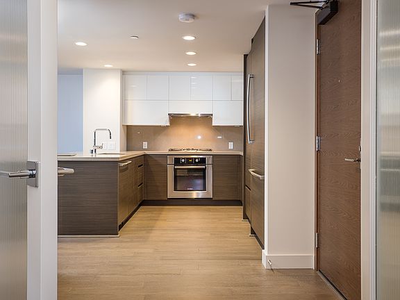 4th image of 588 Bell St Unit 603