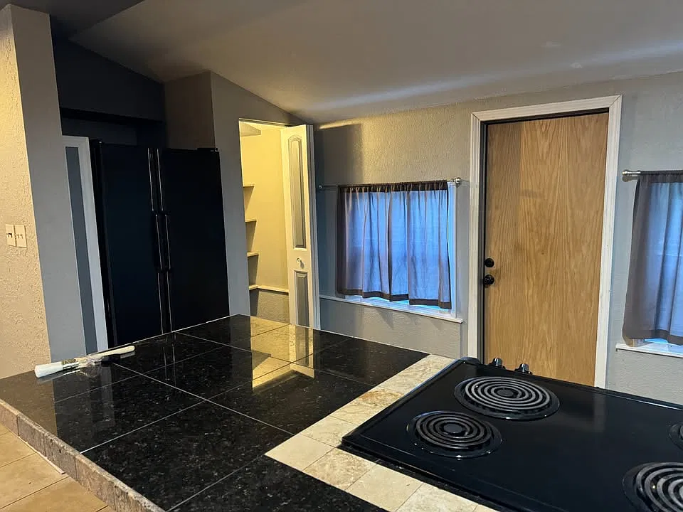 2 bed, 770 sqft, $1,550 — Photo 3