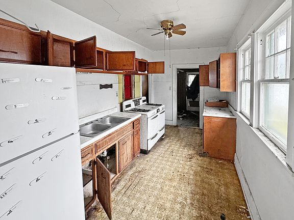 4th image of 1220 Woodward Ave