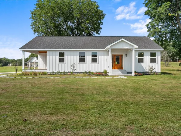 2024 Edwards Lake Rd, Greer, SC 29651