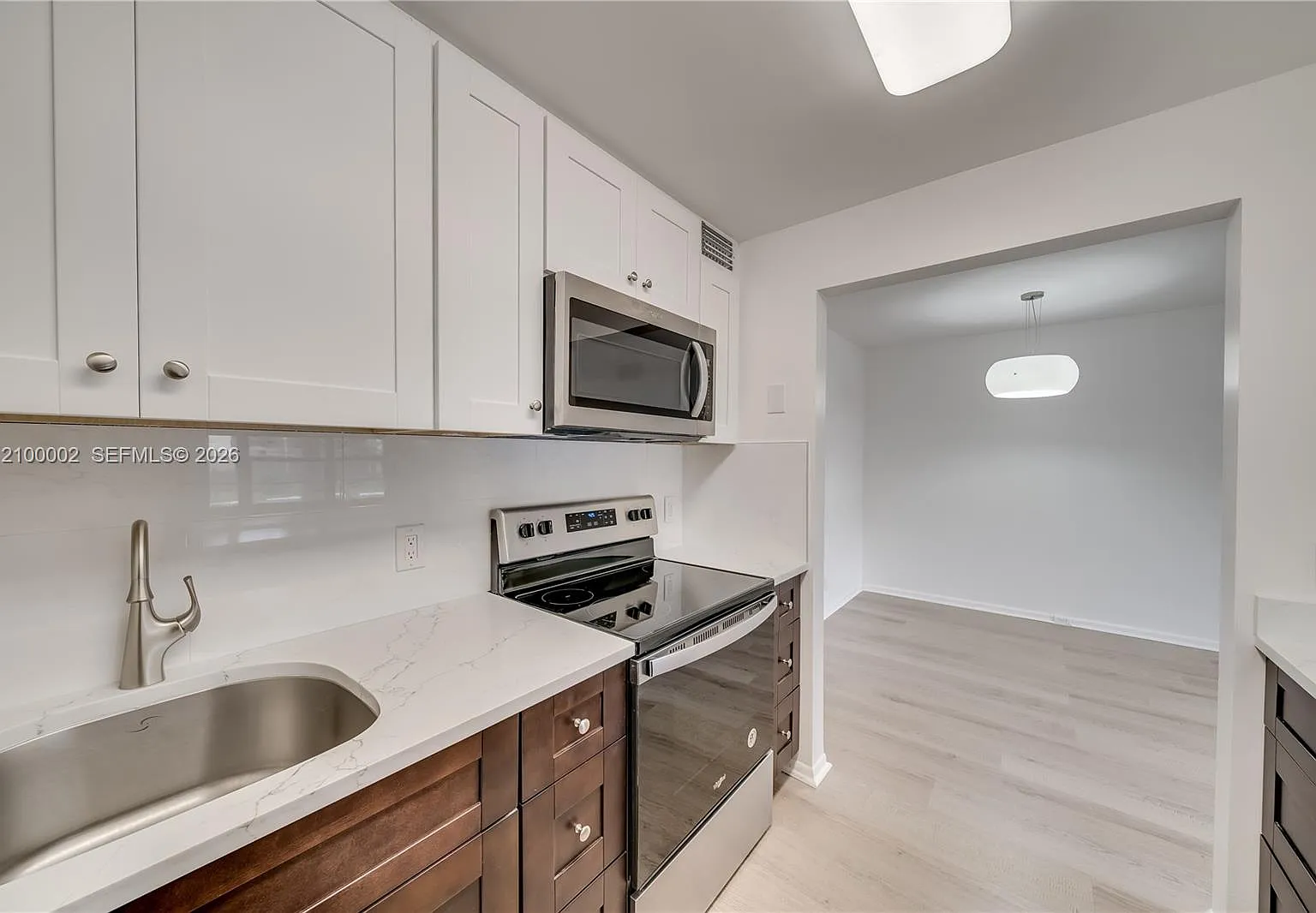 101 SW 132nd Way — Photo 1