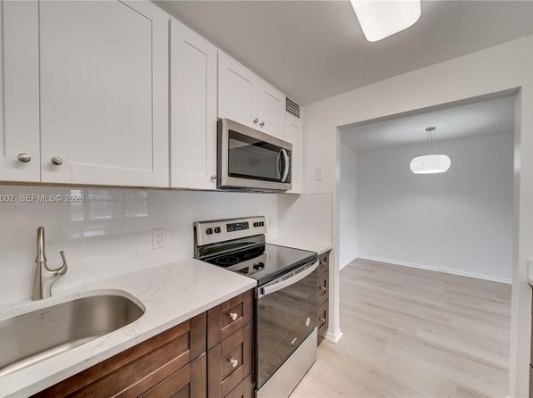101 SW 132nd Way APT 104J