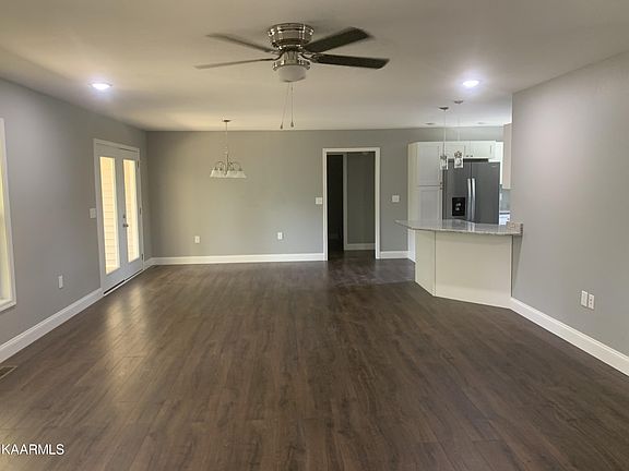 3rd image of 1003 S Ln