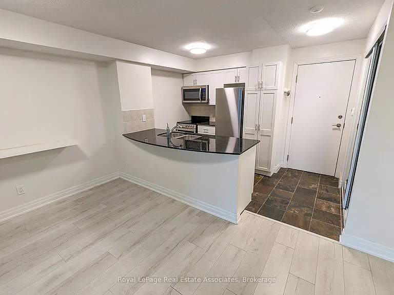 2121 Lake Shore Blvd W #509 — Photo 2