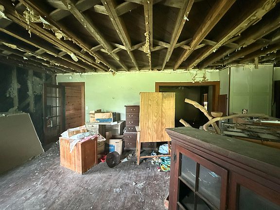 2nd image of 1930 Morris Road