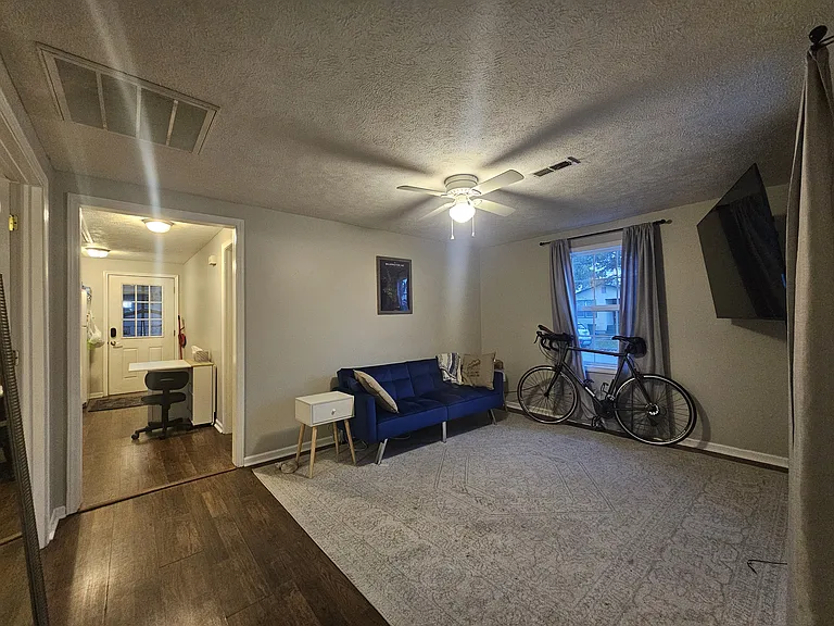 1402 Nun St — Photo 10