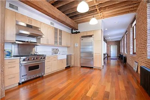 Sold by Warburg | media 4