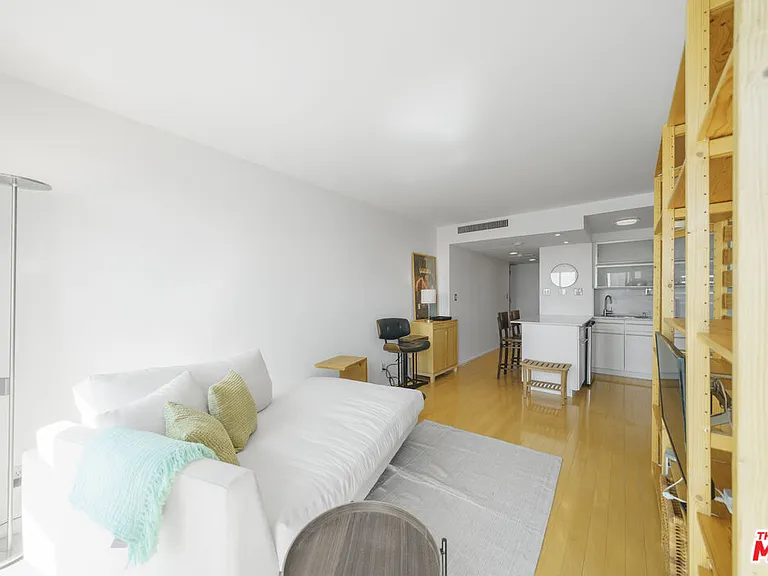 800 W 1st St #2104 — Photo 10