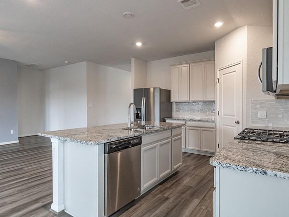 4th image of 1605 Gerald Ln
