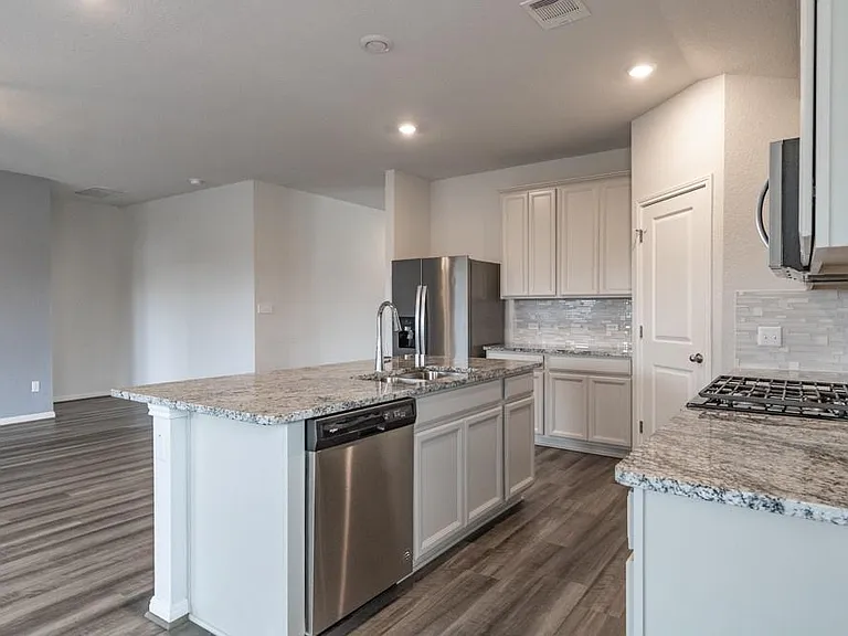 1605 Gerald Ln — Photo 4