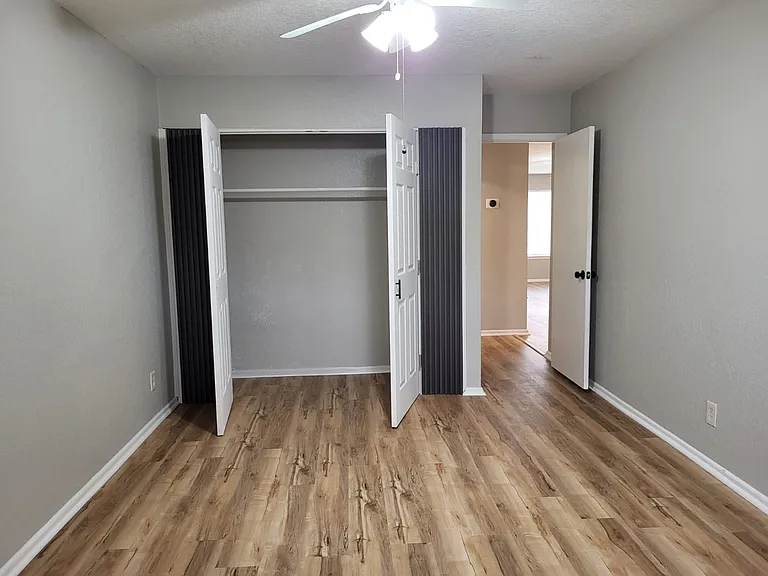 1051 Country Club Dr #19 — Photo 11