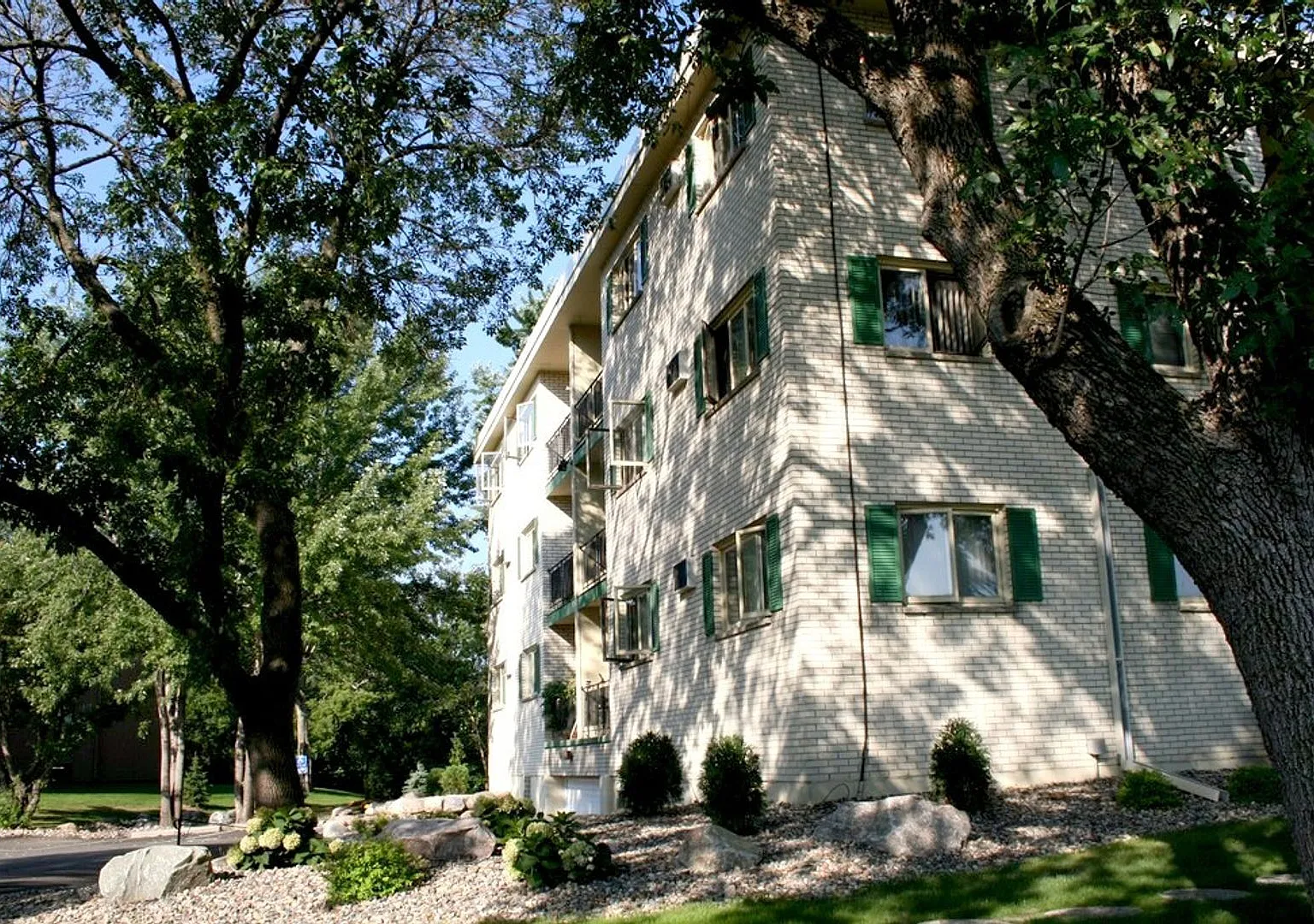 Briar Cliff Apartments — Photo 2