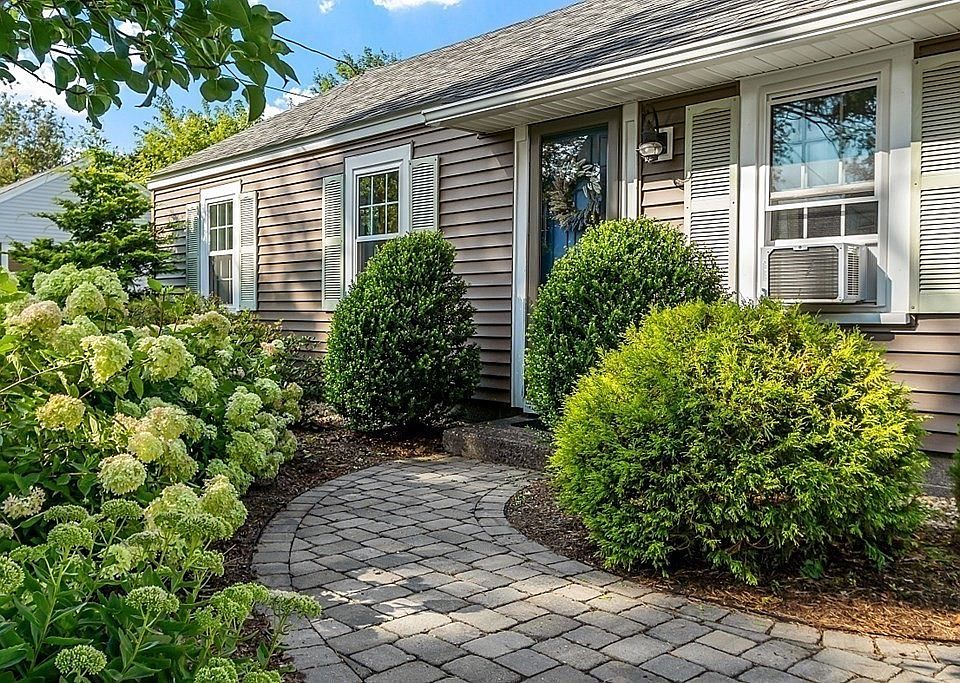 254 Pleasant St, Lunenburg, MA 01462 Zillow