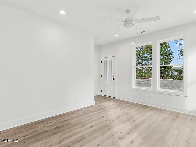 4213 Spirea Dr #C — Photo 12
