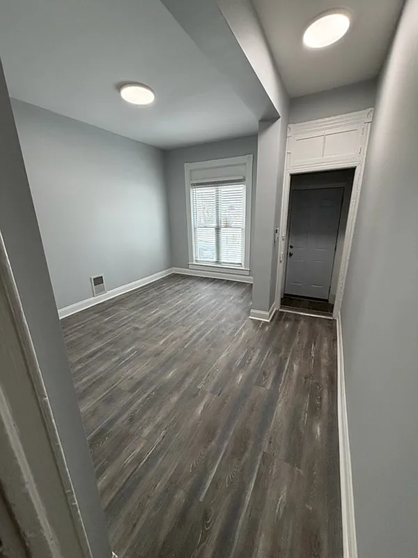 3 bed, $1,800 — Photo 2