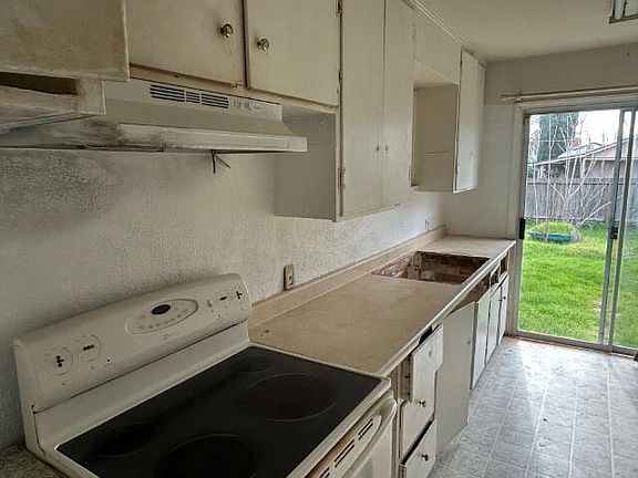 4th image of 1108 4th St