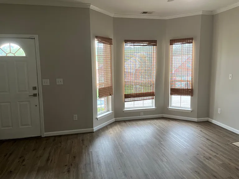 4812 Southern Oaks Ln — Photo 2