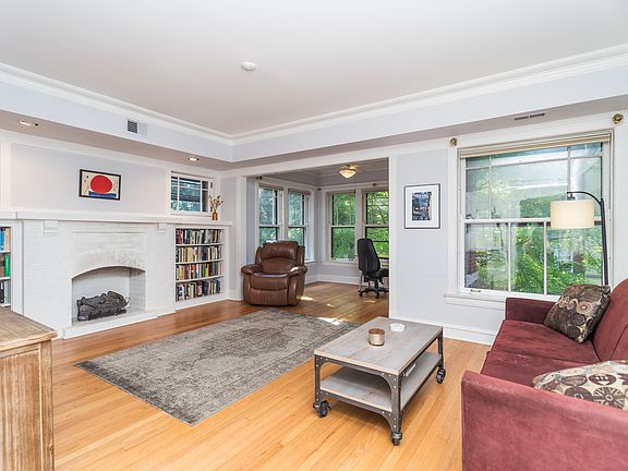 3rd image of 1412 W Elmdale Ave #2E