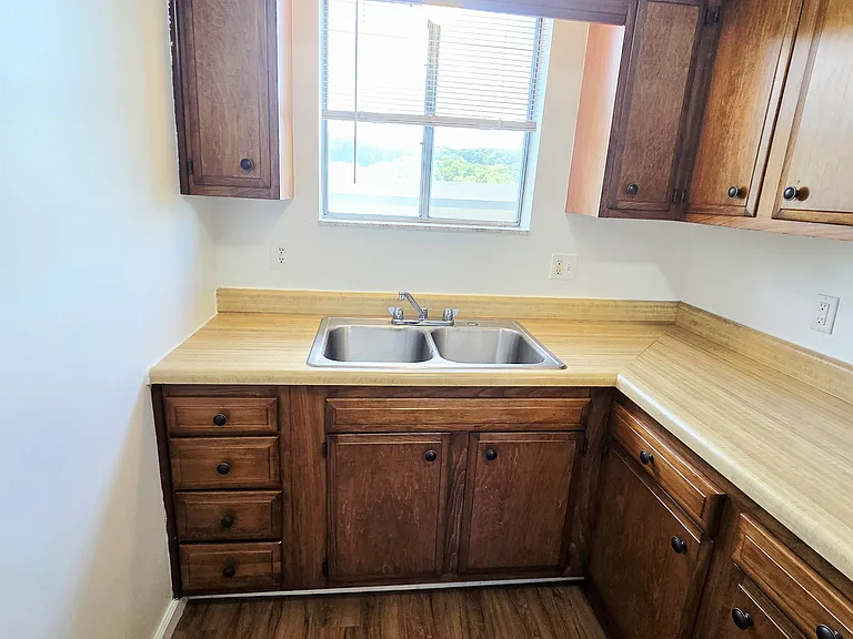 111 Pine Dr — Photo 13