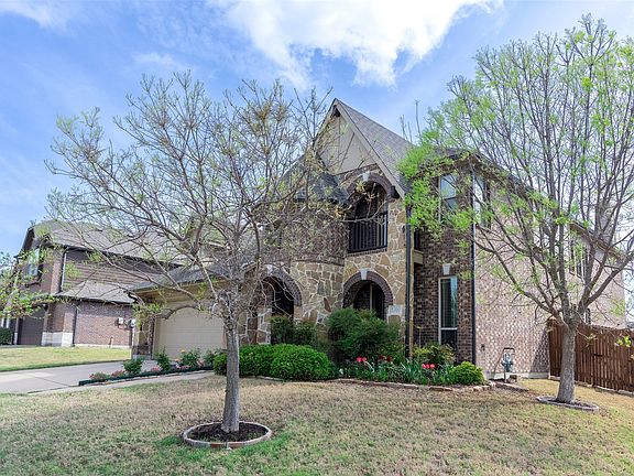 2nd image of 1709 Sandalwood Ln