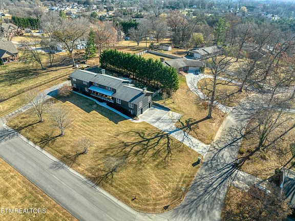 4th image of 1108 Greenfield Dr