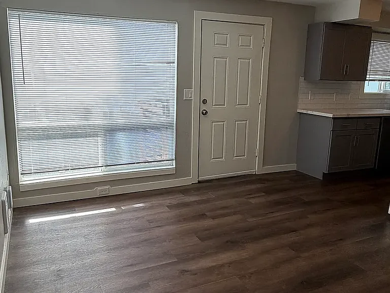 925 SW Holden St #3 — Photo 1