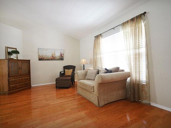 4th image of 13527 2nd Ave NE