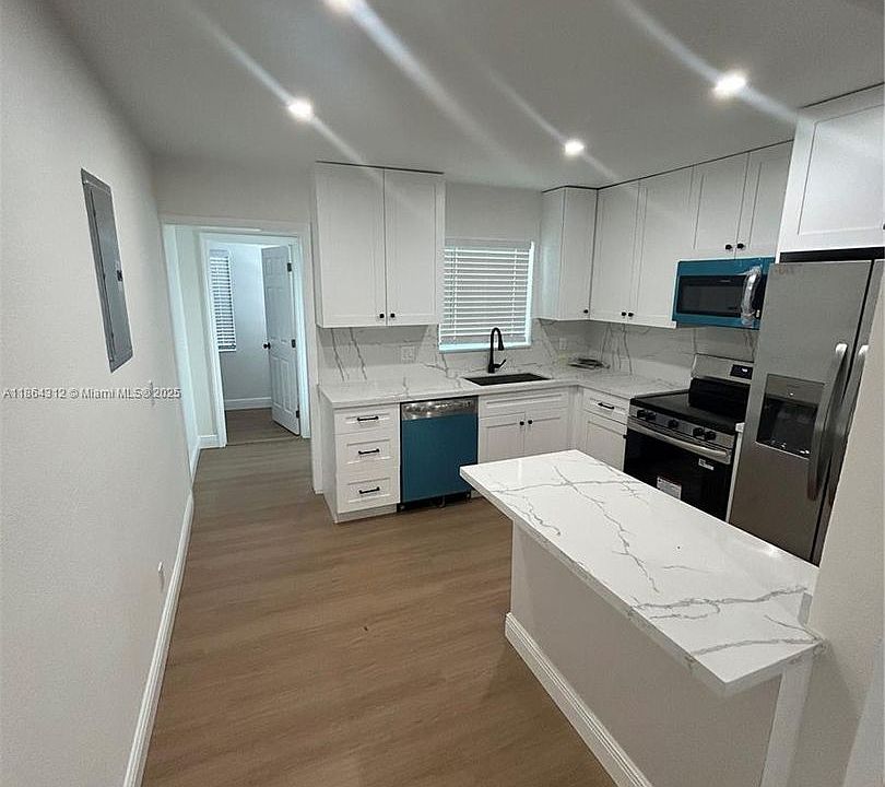 1st image of 808 SW 15th Ave #0