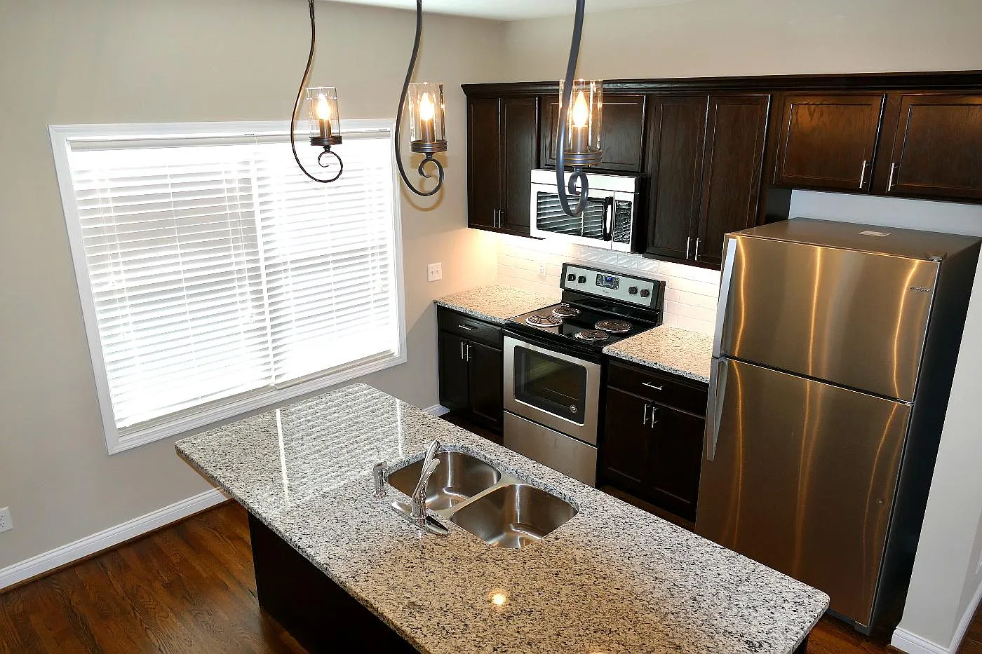 908 Somerville Ct — Photo 4