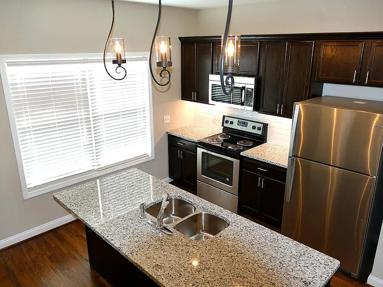 908 Somerville Ct — Photo 4