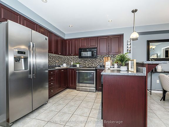 4th image of 34 Gateway Ct