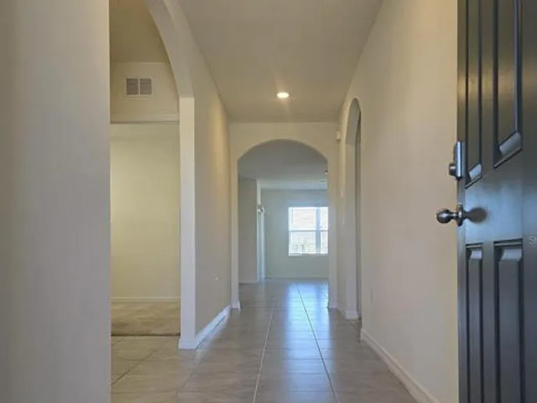 534 Noble Ave — Photo 4